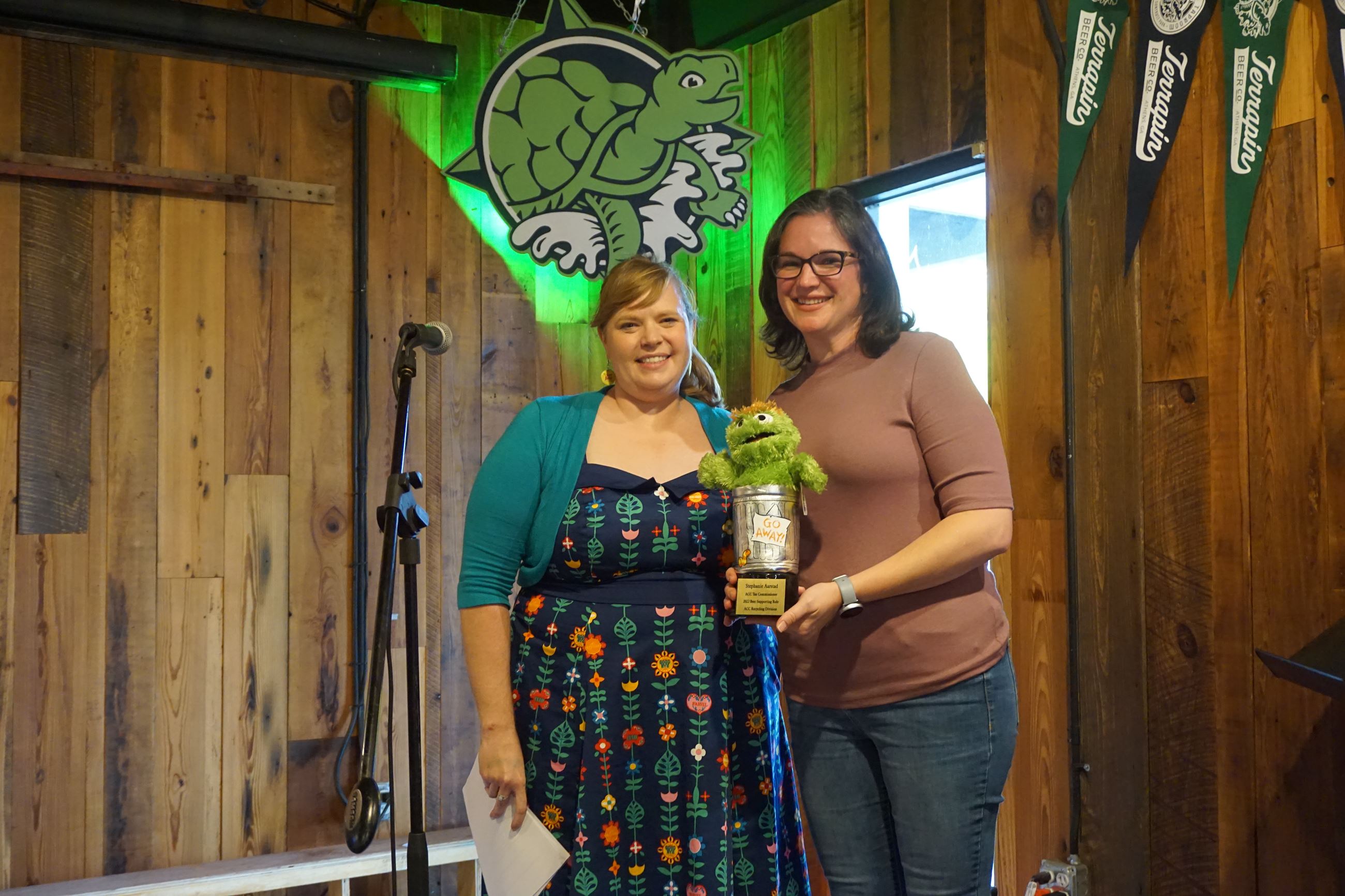 Stephanie Aarstad receives the 2022 Oscar from Denise Plemmons