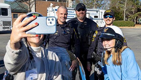 selfie_with_officers