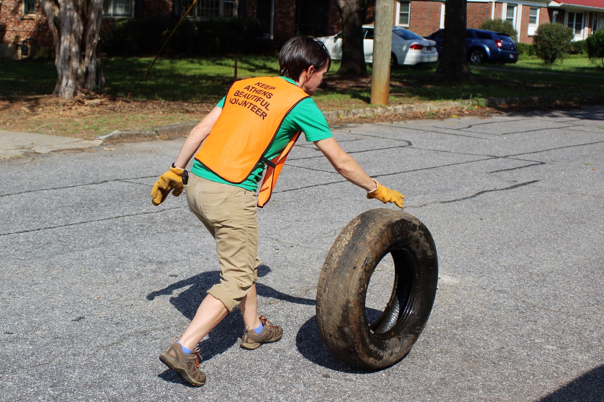 volunteer with tire 23