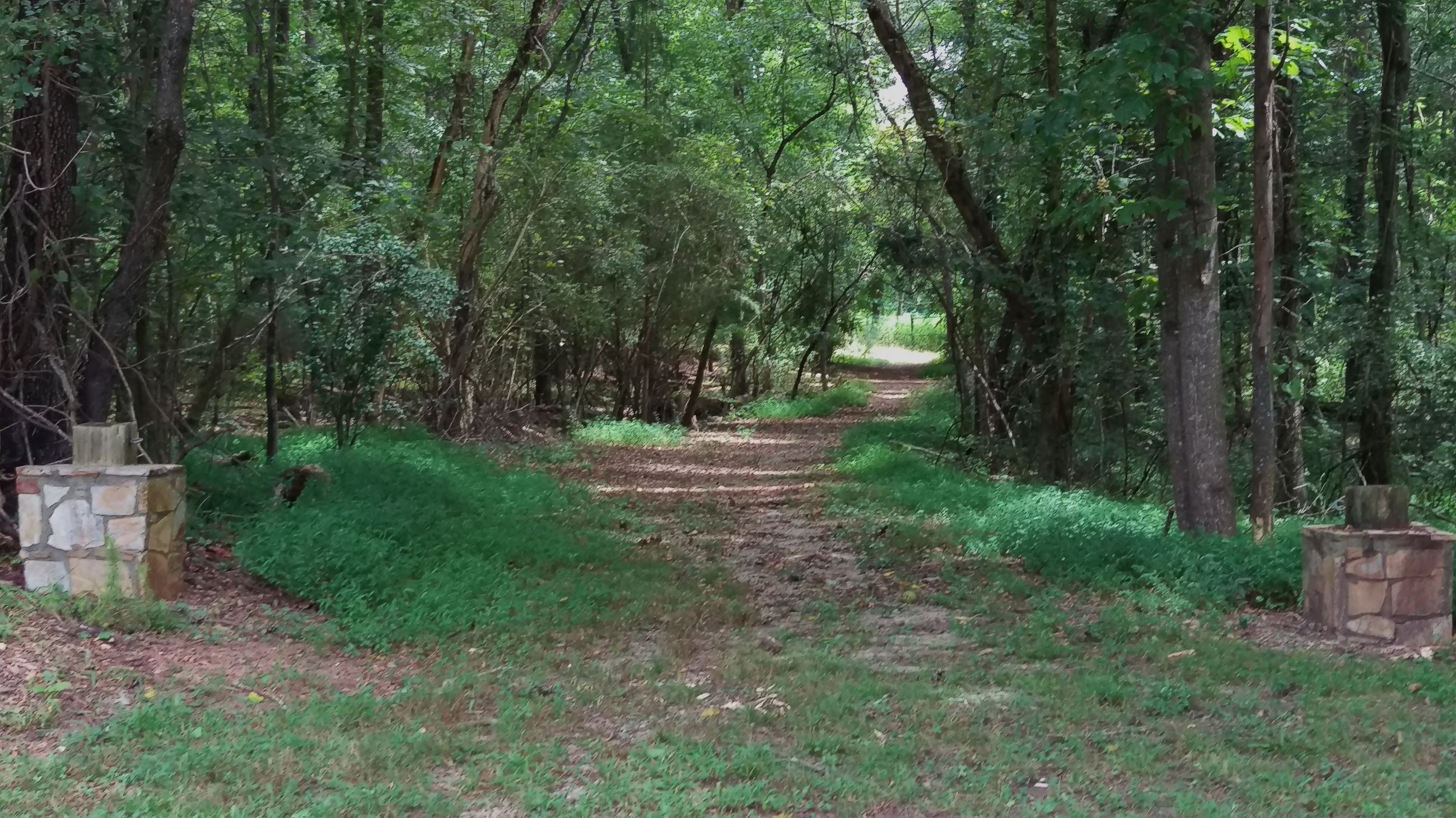 Photo of the trailhead for the Buckeye Trail at Sandy Creek Park.